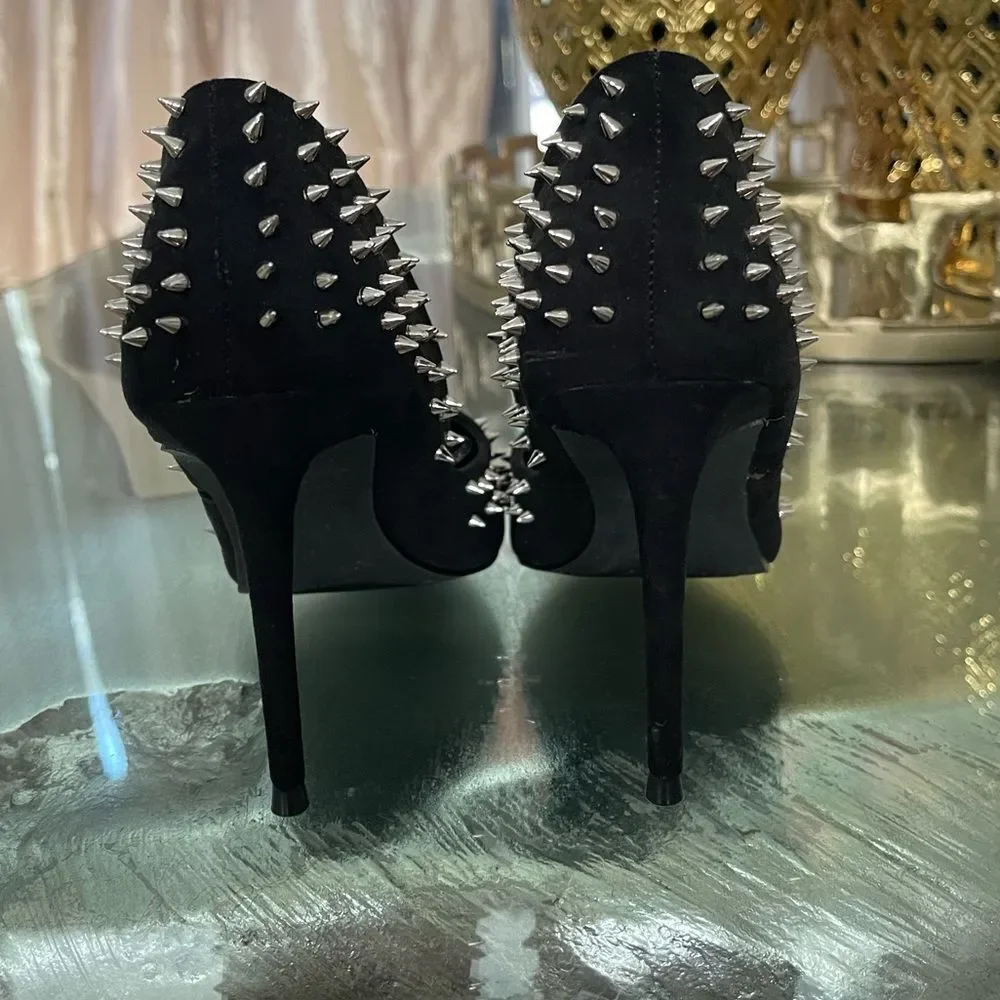 New Daisie-S Black Suede Studded Pumps Size 5.5